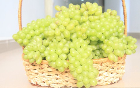 Nhiều người vẫn mua nho không rõ nguồn gốc