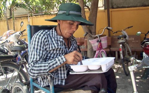 Đồng Tháp có bếp ăn hỗ trợ người bán vé số