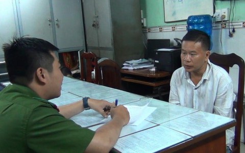 Tạm giữ băng nhóm nghi cướp tiền du khách Malaysia