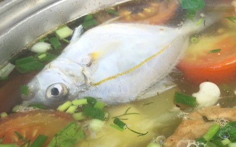 Nghe mưa thèm lẩu cá ót