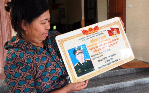Chấn chỉnh nạn “chèo kéo” làm bảng vàng vinh danh