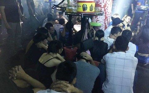 Khởi tố anh em chủ quán bar Diamond