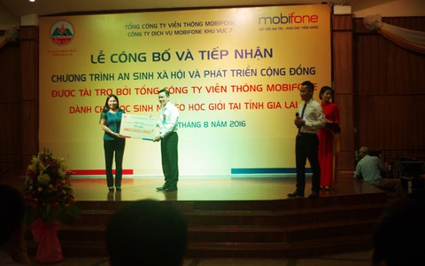 MobiFone tặng 460 triệu đồng học bổng cho học sinh Gia Lai