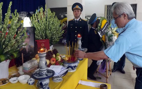 Thăng quân hàm thiếu úy cho học viên phi công Phạm Đức Trung