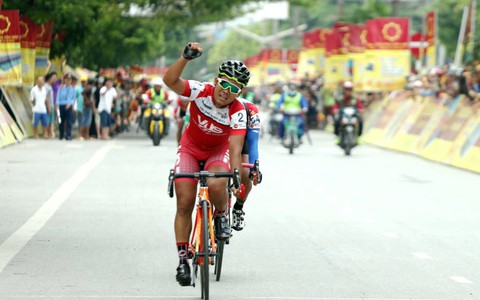 Lê Văn Duẩn độc diễn ở chặng 6