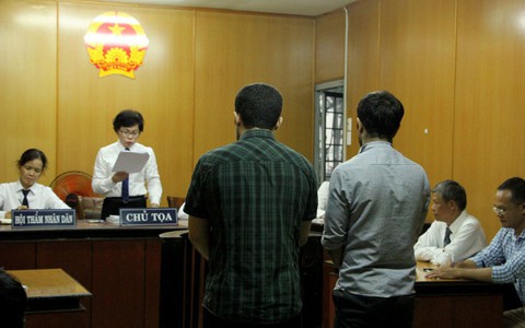 2 người Thổ Nhĩ Kỳ rút tiền bằng thẻ giả lãnh 5 năm tù
