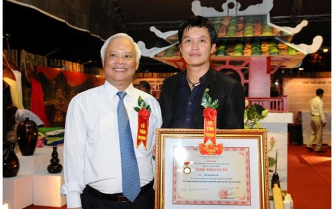 Trao tặng danh hiệu nghệ nhân ưu tú trong lĩnh vực kim hoàn