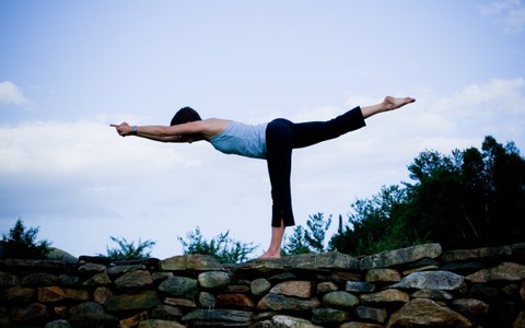 Yoga, dưỡng sinh có thể giúp giảm đau