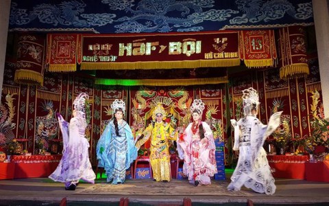 Hoài Linh tổ chức giỗ ngành sân khấu tại nhà thờ tổ