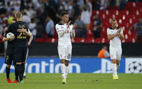 Tottenham "ngợp" khi chơi bóng trên sân Wembley?