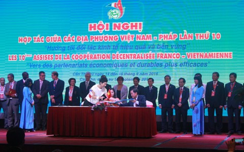 Ký kết nhiều bản ghi nhớ hợp tác các địa phương Việt - Pháp
