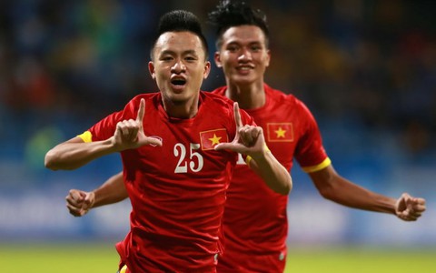 HLV Hữu Thắng nhận lỗi vì “quên” điền tên Võ Huy Toàn