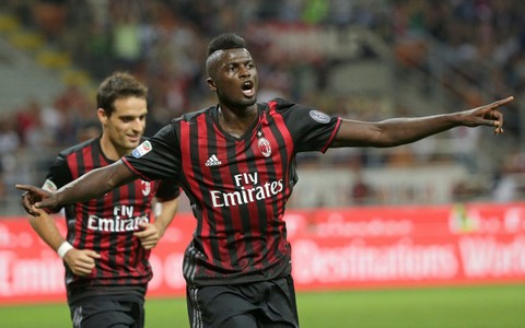 ​Hạ Lazio, AC Milan lọt vào tốp 3