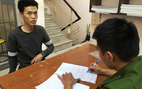 Bắt kẻ vào tận nhà giật túi xách bị camera ghi hình