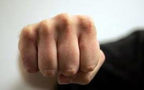 Lãnh 10 năm tù vì đánh chết bạn cùng buồng giam