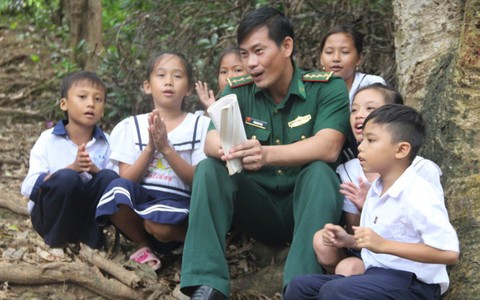 Những đứa trẻ trên đảo Hòn Chuối