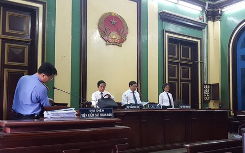Không cận thị mới được dự tuyển vào Học viện Tòa án