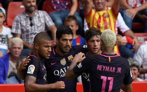Đè bẹp Sporting Gijon, Barca tạm chiếm ngôi đầu