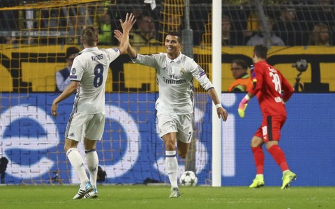 Ronaldo ghi bàn, Real vẫn không thắng được Dortmund