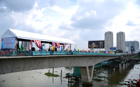 Hợp long cầu vượt sông Sài Gòn tuyến metro Bến Thành - Suối Tiên