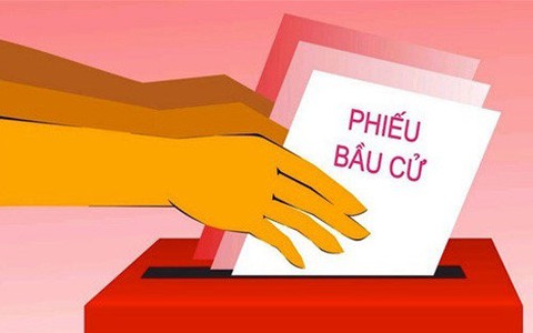 Truy tố một công an viên bỏ phiếu bầu cử thay 22 người