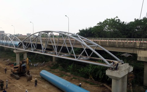 Hiện trường thi công dở dang đường ống nước sạch Sông Đà