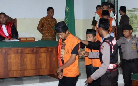 Indonesia cho phép "thiến" kẻ hiếp dâm trẻ em
