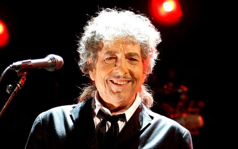 Văn đàn thế giới chia rẽ
trước giải Nobel của Bob Dylan