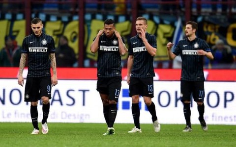 ​Icardi đá hỏng penalty, Inter thua ngược Cagliari