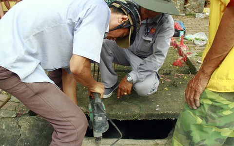 Cần khởi tố vụ án bé 8 tuổi lọt cống chết ở Bình Dương