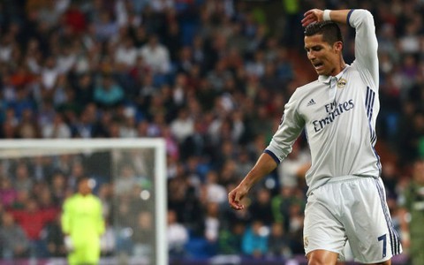 Ronaldo tịt ngòi, Real vẫn thắng đậm Legia Warszawa