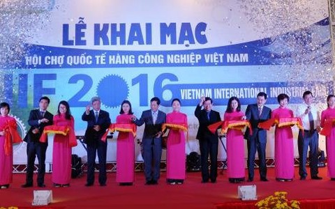 Hội chợ Quốc tế hàng Công nghiệp Việt Nam năm 2016