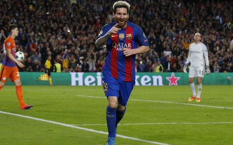 Messi lập hat-trick, Barca nhấn chìm M.C