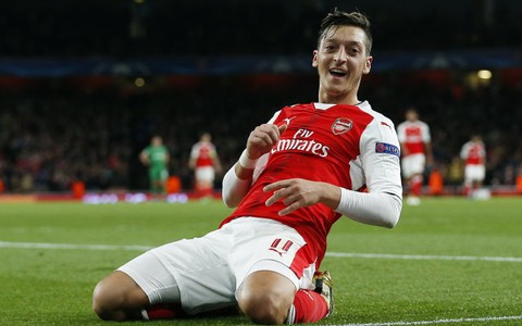 Arsenal thắng Ludogorets Razgrad bằng tỉ số quần vợt
