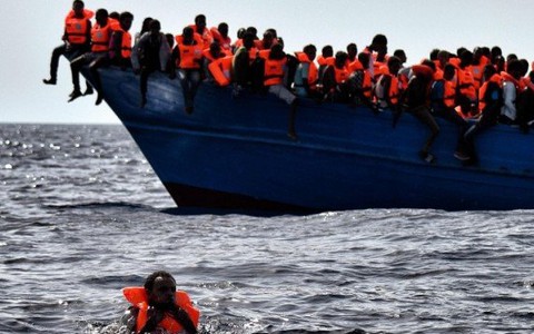 Cứu 1.400 người di cư ngoài khơi biển Libya
