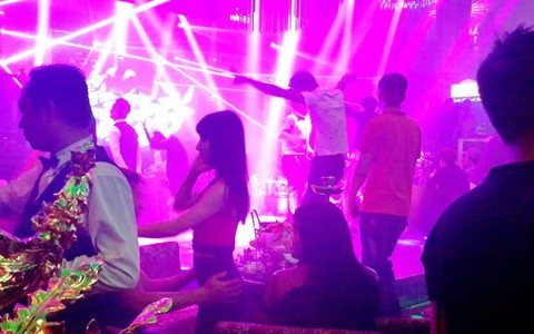 Lập khu riêng cho sàn nhảy, quán bar chơi thâu đêm?