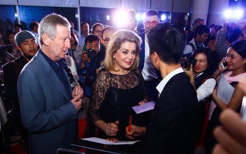 Catherine Deneuve xuất hiện trong buổi chiếu phim Đông Dương