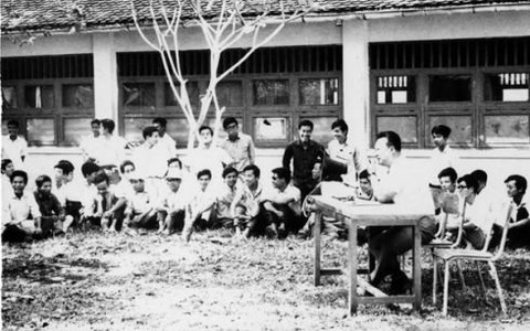 Khung trời đại học ở Sài Gòn là khung trời nào?