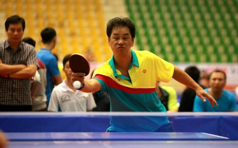 Bỏ tiền túi, từ Mỹ về Việt Nam đấu bóng bàn