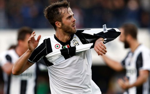 Juventus và Milan chật vật giành 3 điểm