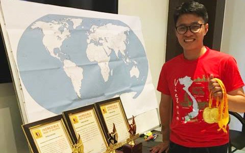 Dương Anh Vũ trí nhớ siêu nhưng quên điện thoại người yêu
