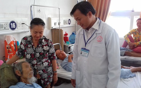Cụ ông vàng da, vàng mắt do bị tắc ống mật chủ