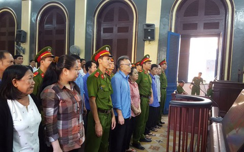 Vụ hải quan tiếp tay buôn lậu: Tuyên 3 án chung thân