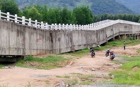 Cầu máng sông Dinh 3 sập do thiết kế, thi công