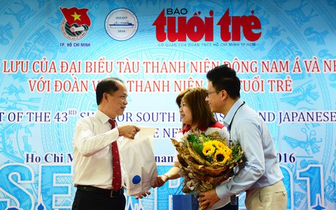Đại biểu SSEAYP 2016 thảo luận truyền thông tại Tuổi Trẻ