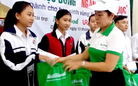 'Ngăn dòng bỏ học' cho học sinh vùng lũ Quảng Trị