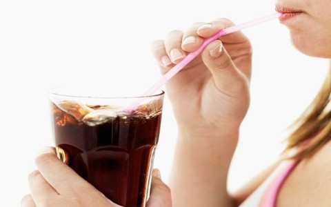Cần từ bỏ thói quen uống nước có đường