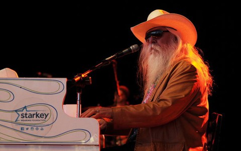 Leon Russell: Lại một huyền thoại âm nhạc vừa vụt tắt