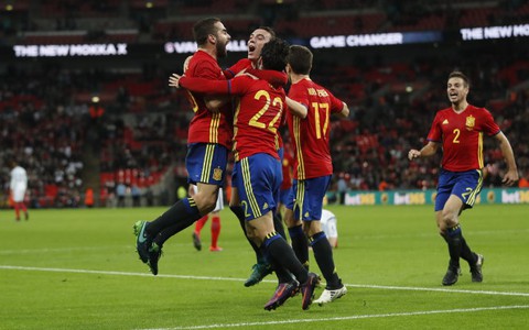 Tây Ban Nha cầm chân Anh tại Wembley
