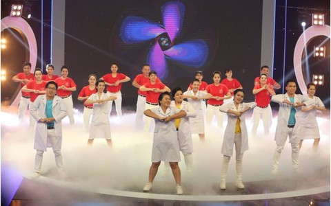 Đặc nhiệm blouse trắng: thắp sáng tuổi thanh xuân